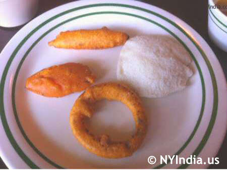 Idly, Mirchi Bajji, Pakoras image © NYIndia.us