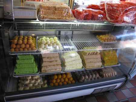 gourmet sweets counter © NYIndia.us